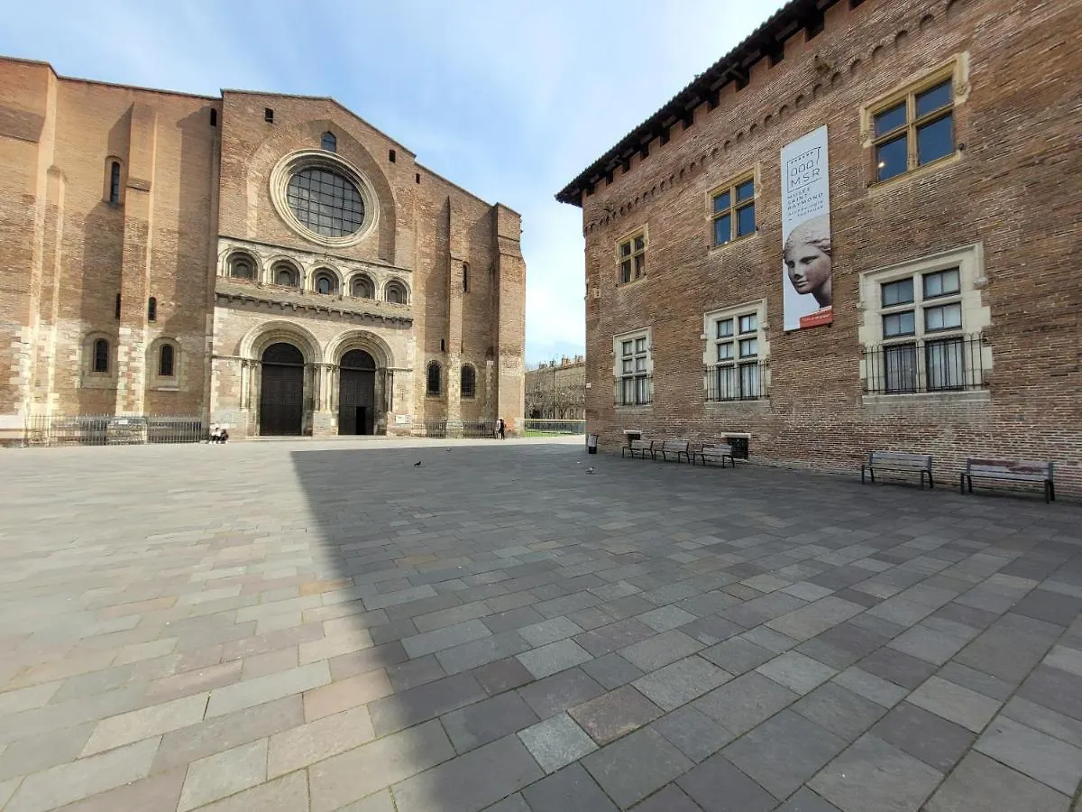 Toulouse - Basilique St-Sernin------- Netflix דירה