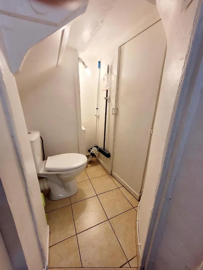 Toulouse - Basilique St-Sernin------- Netflix Appartement